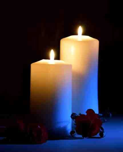 candles-with-red-roses